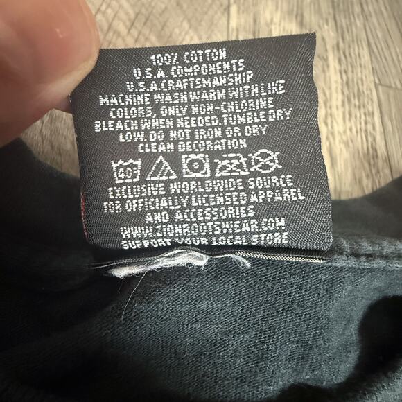 Johnny Cash Black Graphic T-Shirt USA Flag Stars Zion Rootswear Size L - Picture 4 of 6